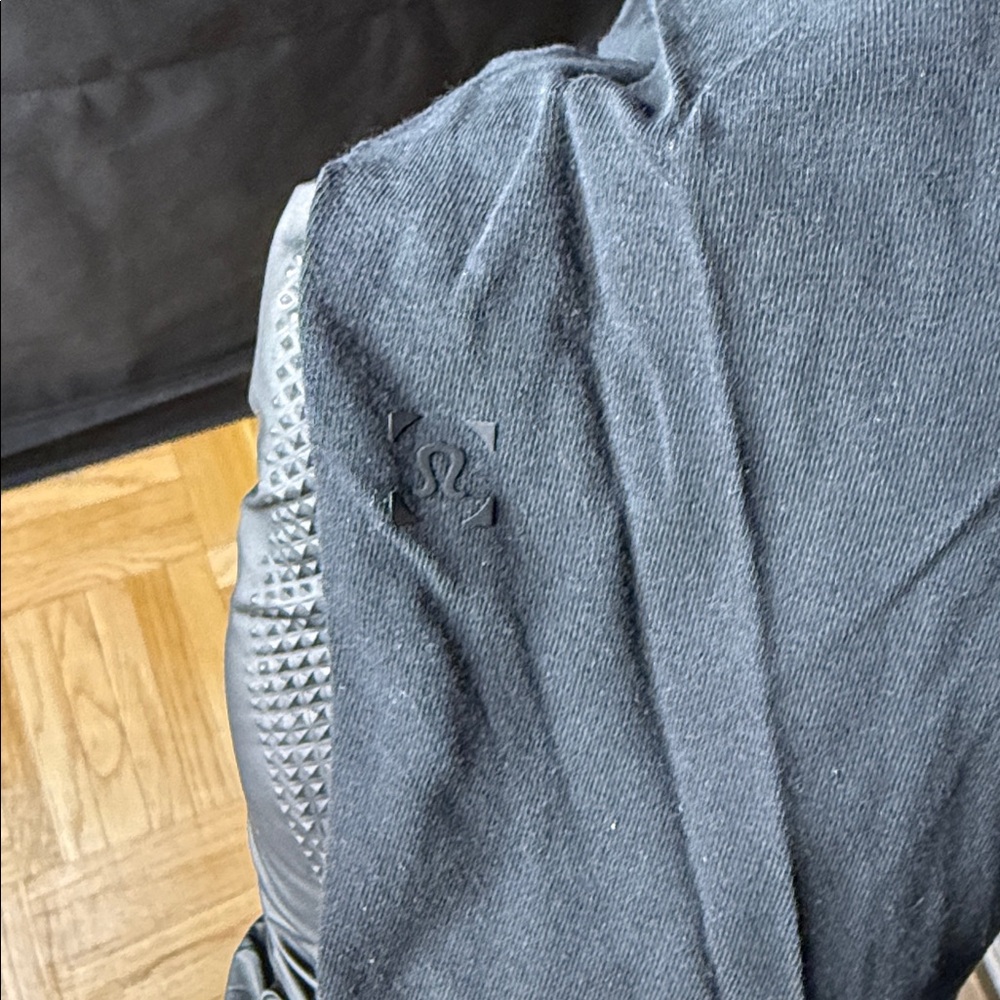 Lululemon 5 yr basic- black - Picture 4 of 4